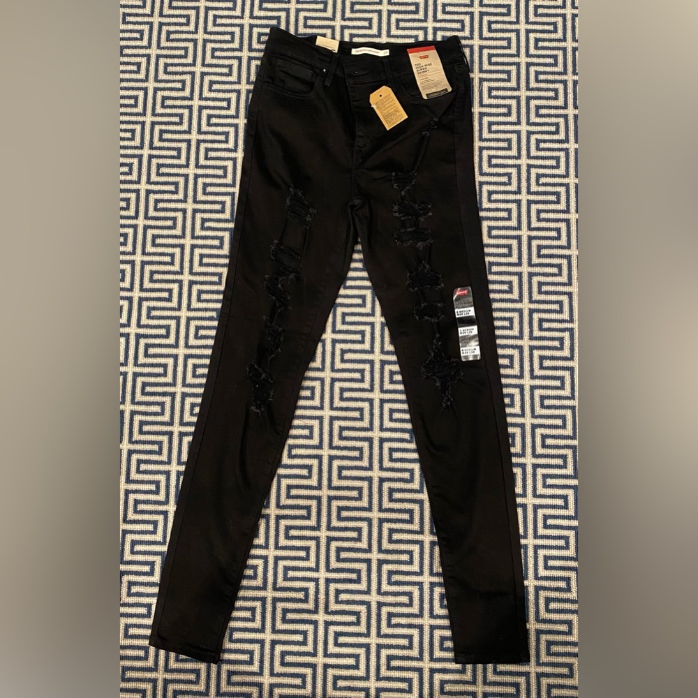 Black Ripped Levi’s Skinny Jeans